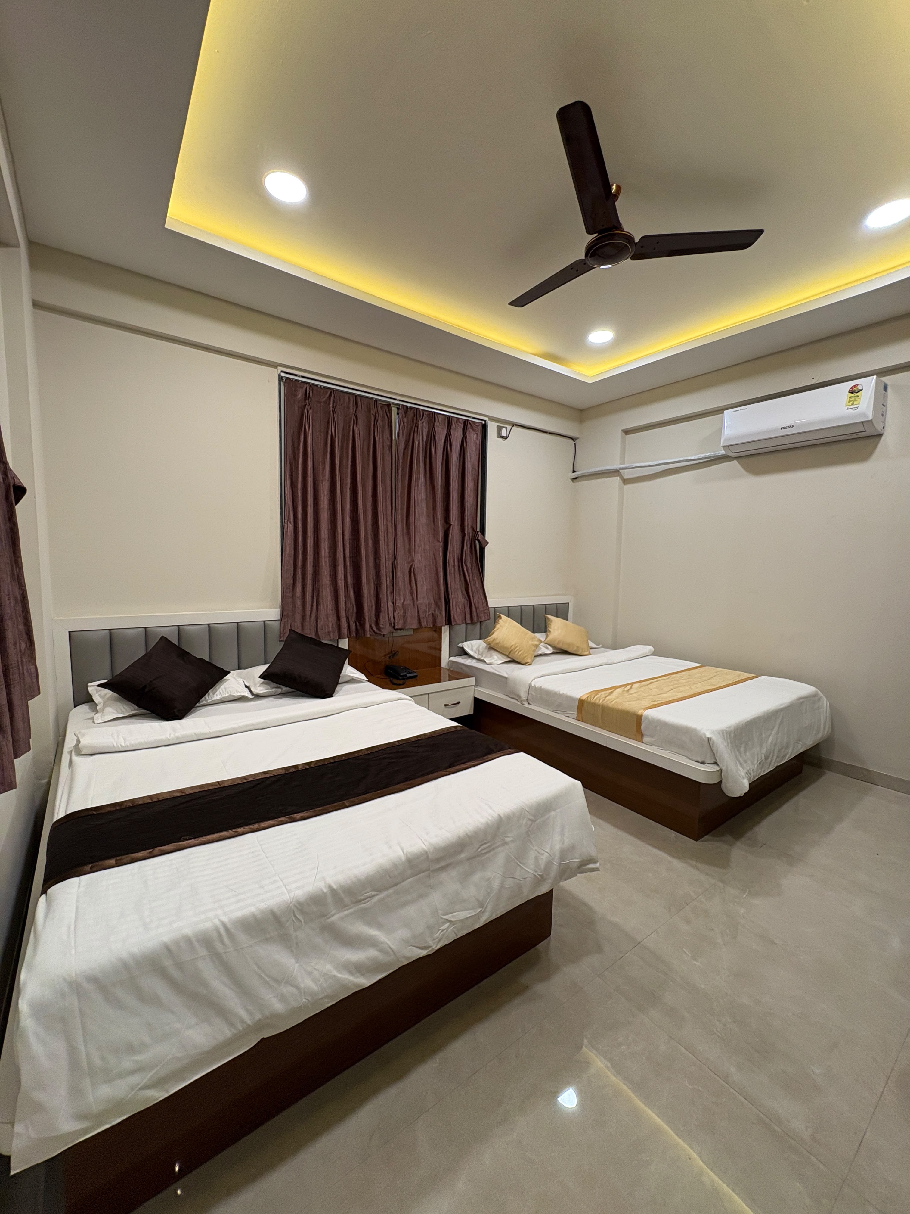 Hotel Royal Inn Regency room interior