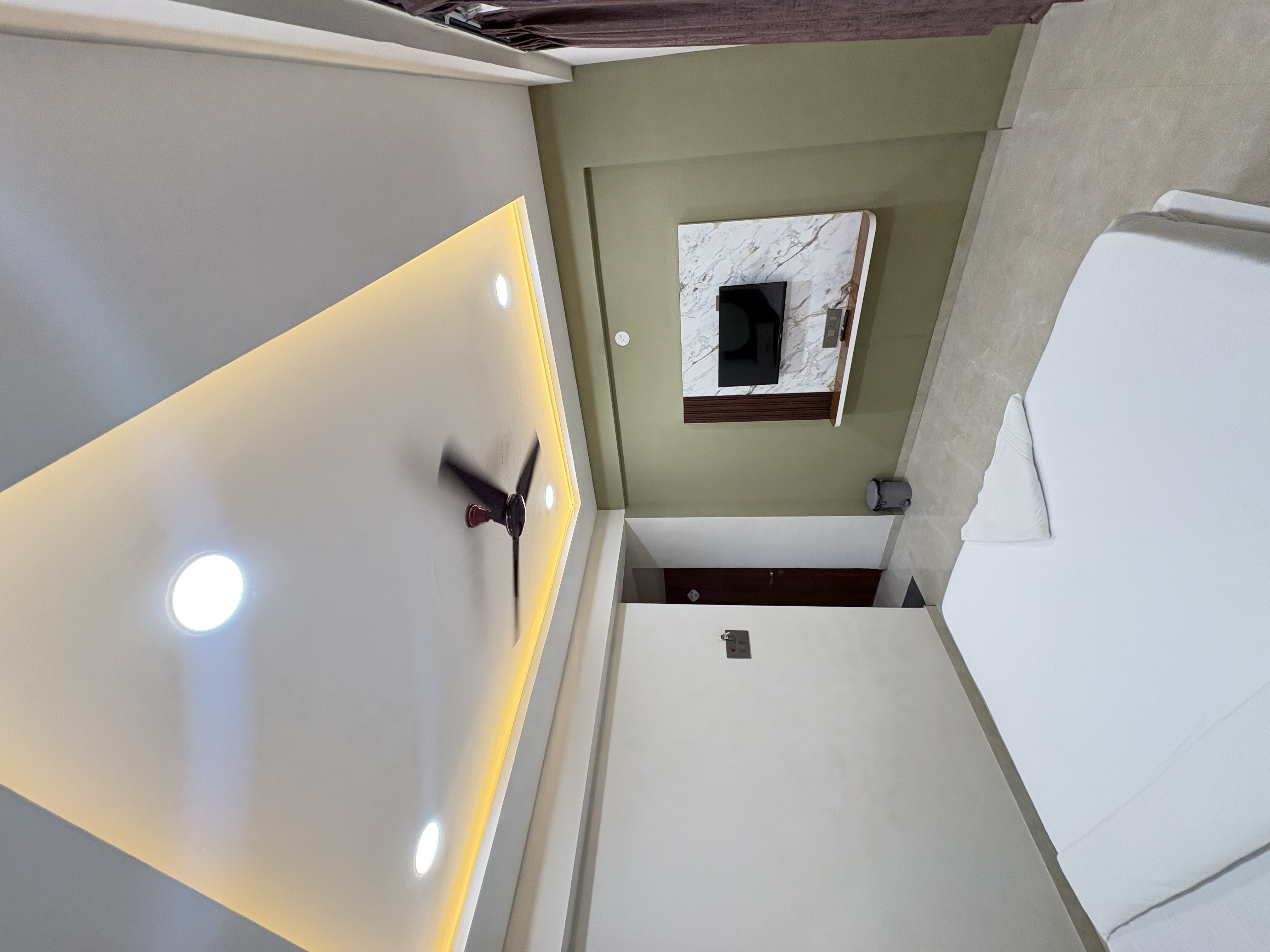 Comfortable room with beds at Hotel Royal Inn Regency